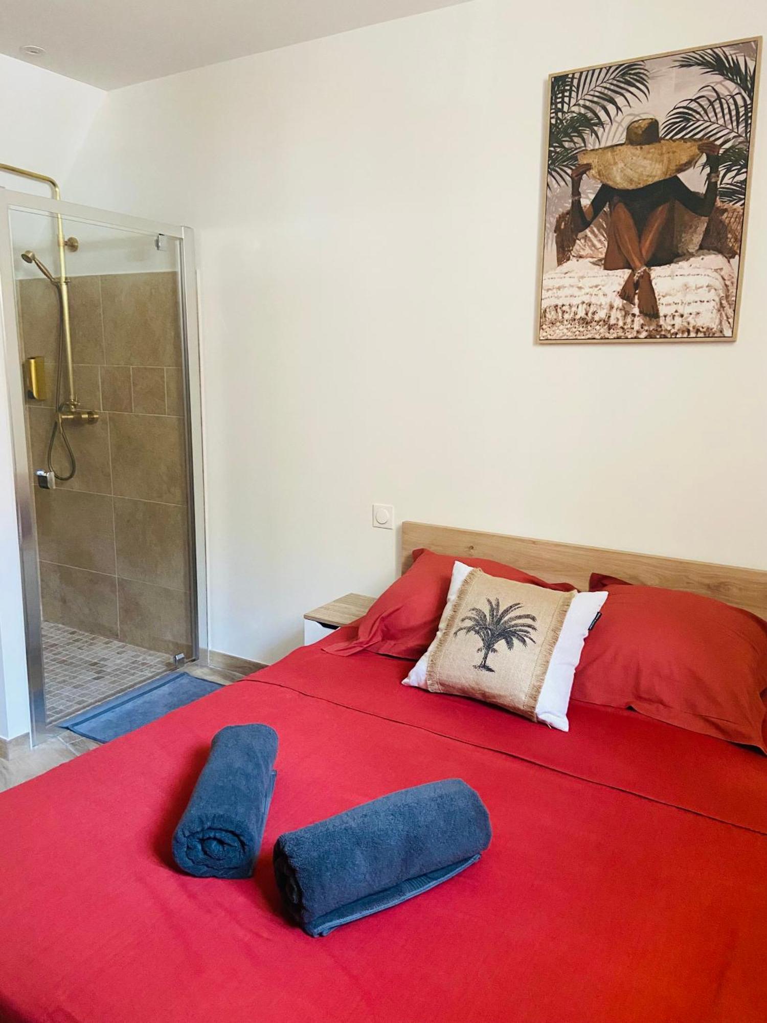 Les Appartements Du Vieux Poussan エクステリア 写真