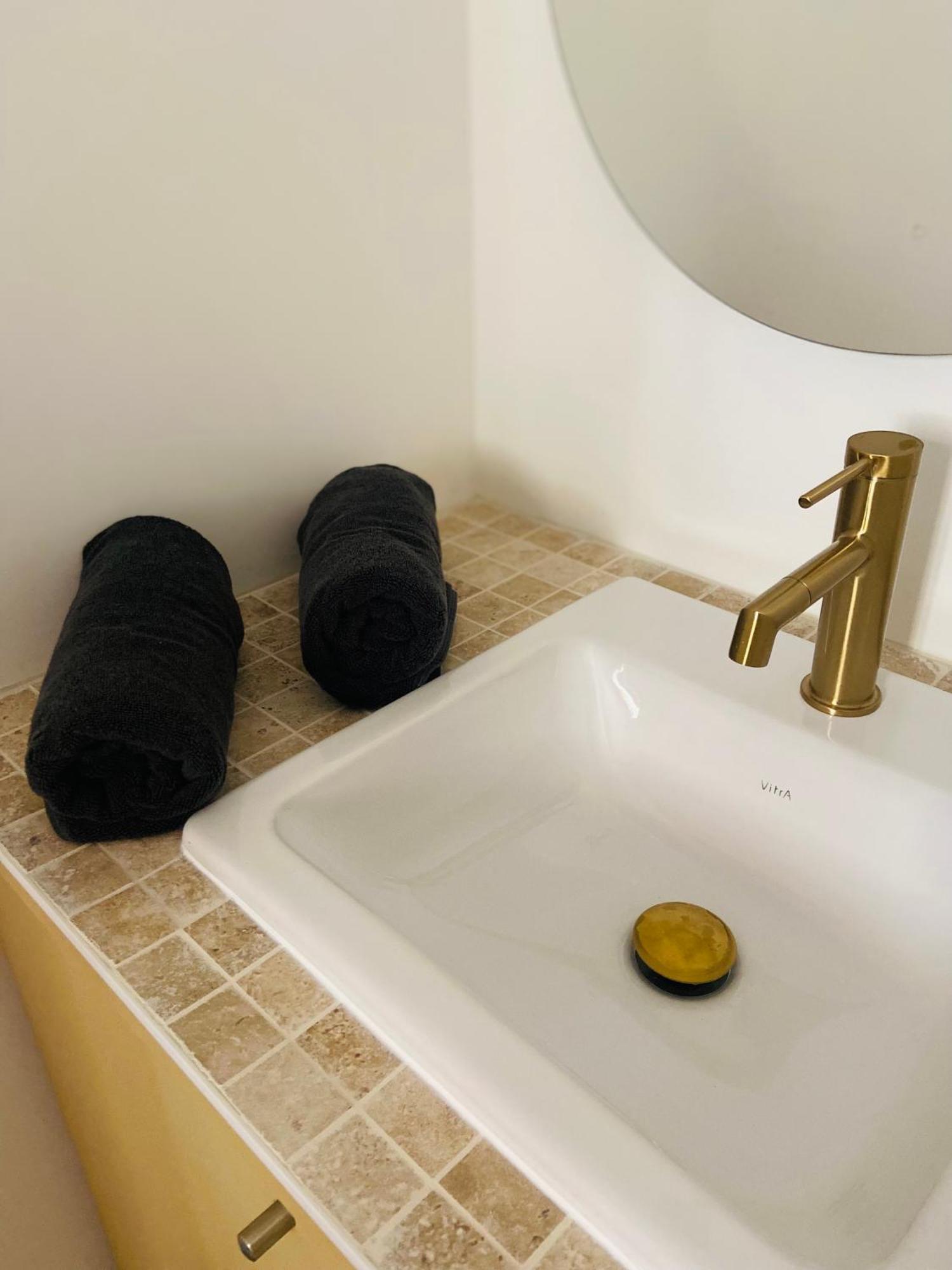 Les Appartements Du Vieux Poussan エクステリア 写真