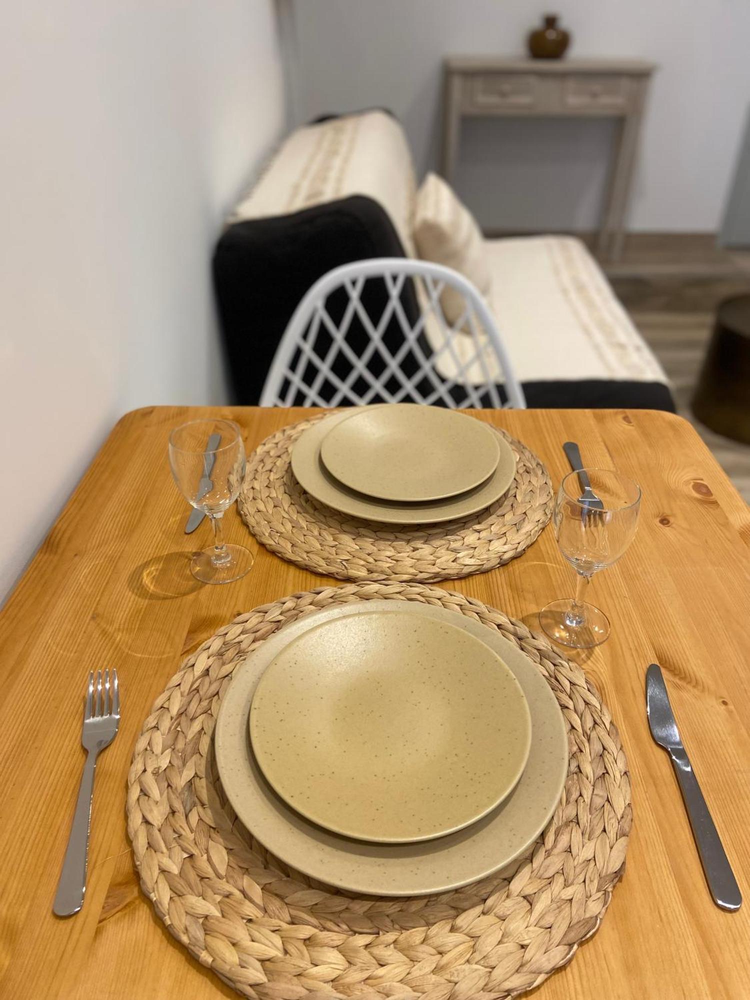Les Appartements Du Vieux Poussan エクステリア 写真