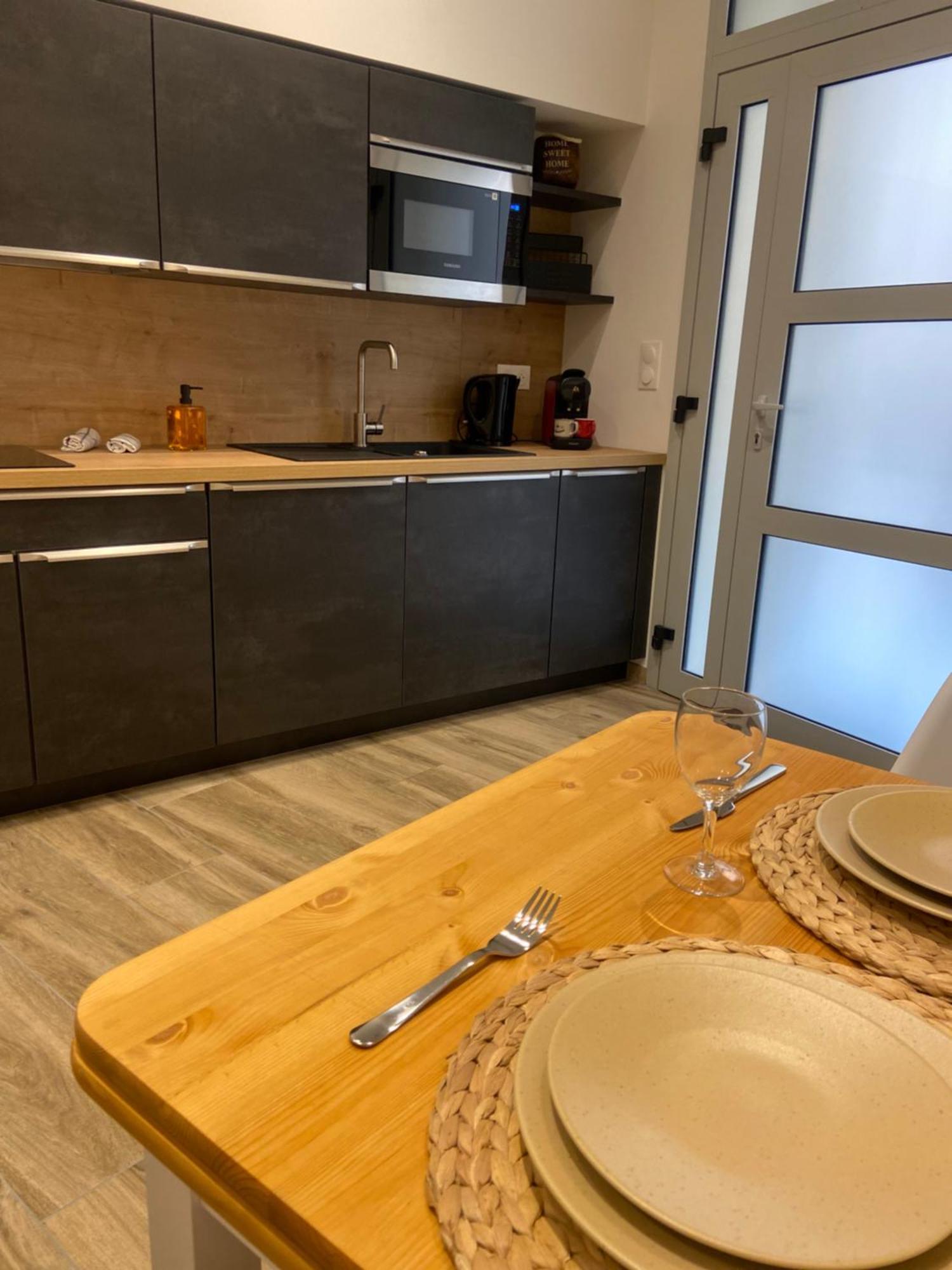 Les Appartements Du Vieux Poussan エクステリア 写真